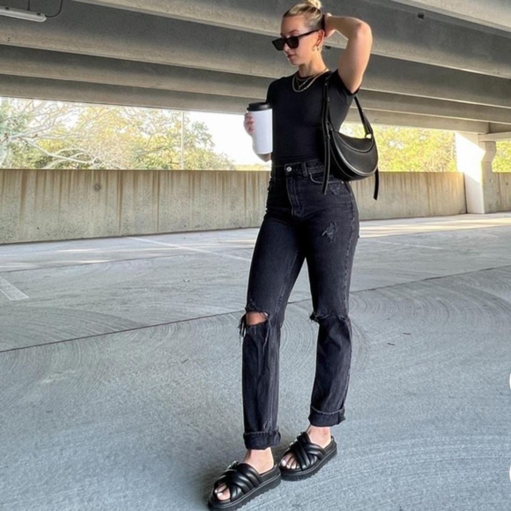 A&F- The Ankle Straight Ultra High Rise Curve Love Jeans - Picture 2 of 16